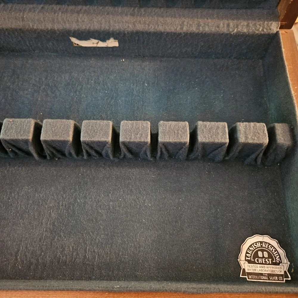 53 Piece Vintage WM Rogers‎ International Silverplate Flatware Set w/ Chest